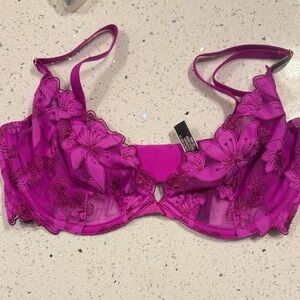Victoria secret bra  new with tags  Floral Lace Bra in Vibrant Pink